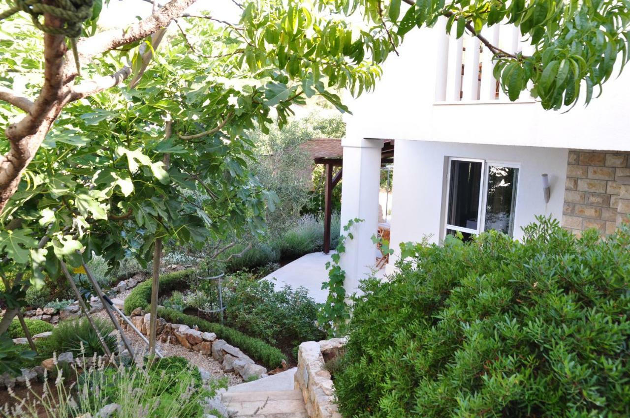 Villa Delfin Sutivan Bagian luar foto